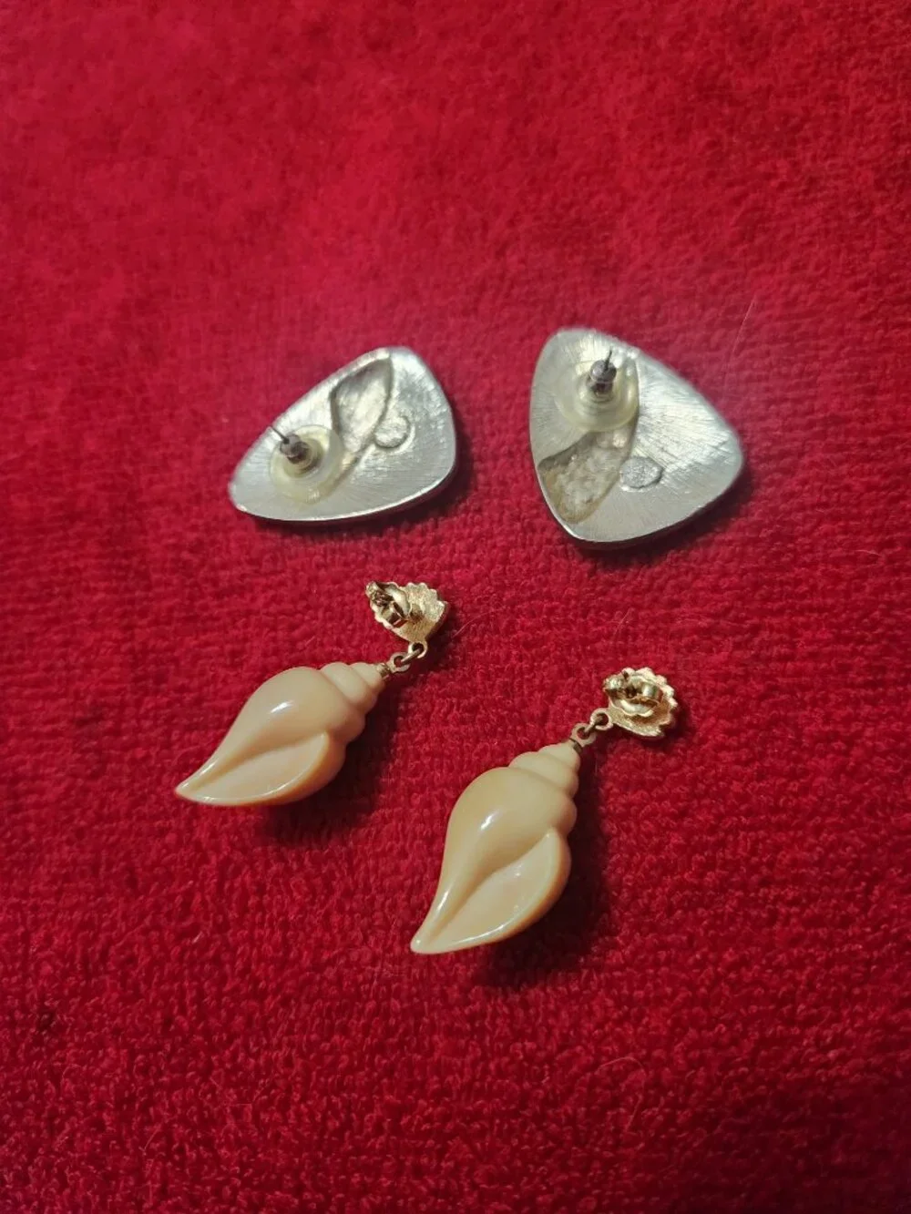 Lot of 20 Antique/Vintage Items Trifari, ART, Monet, Avon, Karen Lynne - Picture 10 of 16